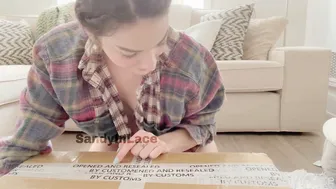 Sandyinlace, Fucking And Cumming On A Dildo Sex Machine In Tight Close Up