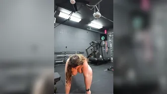 Oh.You.Know.Tay, Thick Babe Working Out Naked In The Gym Until She’s Sweaty And Dripping