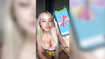 Alaska Clarke, Cute Blonde Chick Playing With Her Pussy Live Until She Cums On Stream