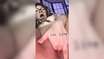 Oninymph, Tattoo Glasses Babe Rubbing Her Pussy Live Until She Cums On Stream