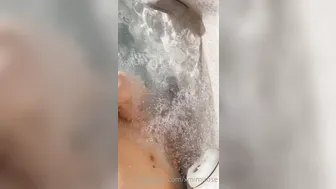 Xmimirose, Rubbing Her Pussy On The Jacuzzi Jets Until She Cums In The Water