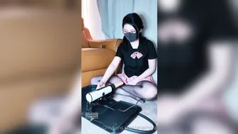 Anaimiya, Fucking A Dildo Sex Machine In Stockings Until She Squirts