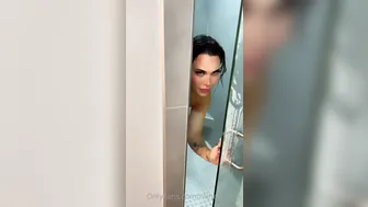 Rainey James, Blowjob And Pussy Licking In The Steamy Shower Until The Glass Fogs