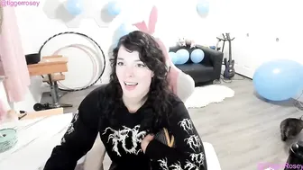 Tigger Rosey, Dildo Fucking And Nipple Sucking Live Until She Cums On Stream