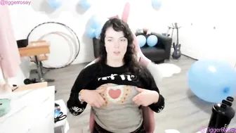Tigger Rosey, Dildo Fucking And Nipple Sucking Live Until She Cums On Stream