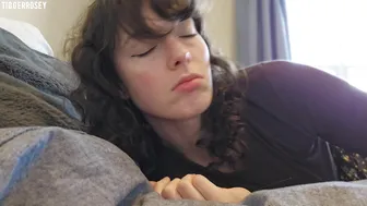 Tigger Rosey, Jerking Off A Fat Dildo Then Fucking It Until She Creams On It