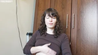 Tigger Rosey, Jerking Off A Fat Dildo Then Fucking It Until She Creams On It