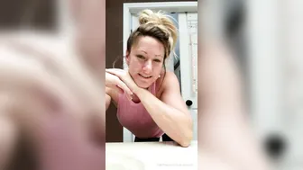 Summerstarz, Sexy Milf Shaving Her Pussy Until She’s Smooth And Dripping