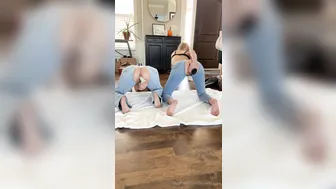 Blondie.Lilllie, Dildo Masturbation In Ripped Jeans Until She Soaks The Denim