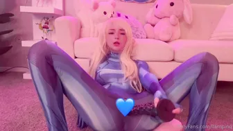 Smeepsx, Fucking A Huge Alien Dildo In Ripped Cosplay Until The Outfit Is Ruined