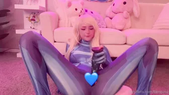Smeepsx, Fucking A Huge Alien Dildo In Ripped Cosplay Until The Outfit Is Ruined