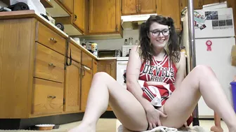 Tigger Rosey, Thick Cheerleader Masturbating In The Kitchen Until She Soaks The Counter