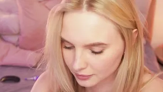Sexi_Lexi1, Big Dildo Penetration On Her Livestream Until She Creams On Stream