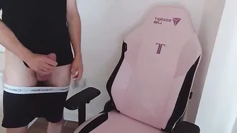 Okichloeo Blows Up: Wild Live Stream Quick Blowjob — Click & Drool