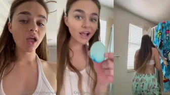 Megnutt02 Blows Up: Escandaloso Sexy Teen Bunny Hoping And Teasing Her Big Natural Tits — Click & Drool