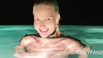 Linsey Donovan, Blonde Poolside Naked Seduction