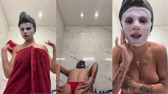 Mia Khalifa, Facemask Naked Breasts Tease
