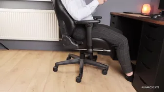 Secretary get Down On her Knee Suck Her Boss Blindfold