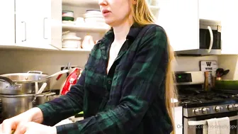 Rose Kelly, Big Booty Dishwashing Tease