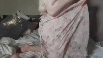 Libra Asmr, Cushion Grinding in Her Gown