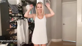 Vicky Stark, Beach Outfit Try-On Stream