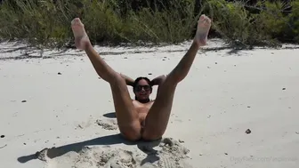 Aspen Rae, Naked Beach Twerk and Sand Play