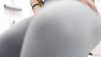 Momokun, Dildo Play in Yoga Pants