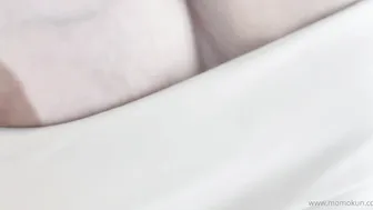 Momokun, Pink Vibrator Masturbation in Bed