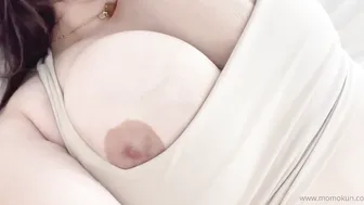 Momokun, Pink Vibrator Masturbation in Bed