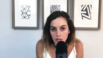 Miss Bell, Lipstick Kissing ASMR Tease